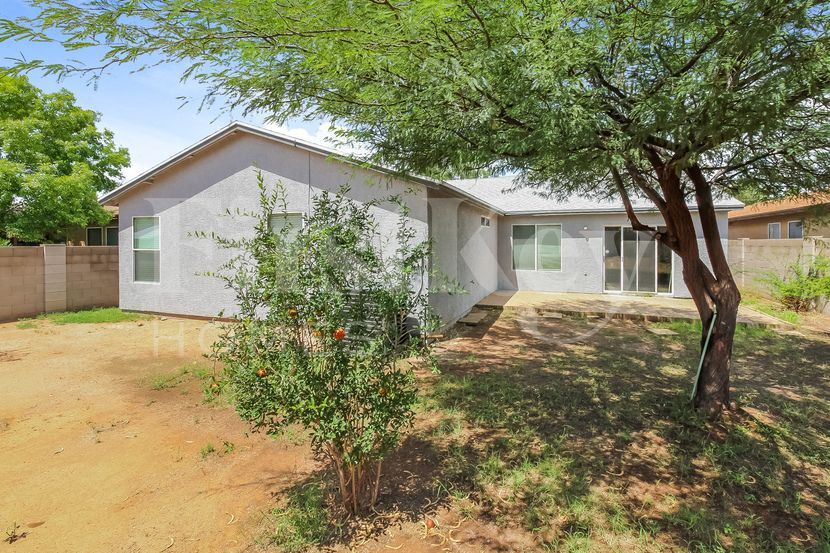 Building Photo - 5878 E Cedarbird Dr