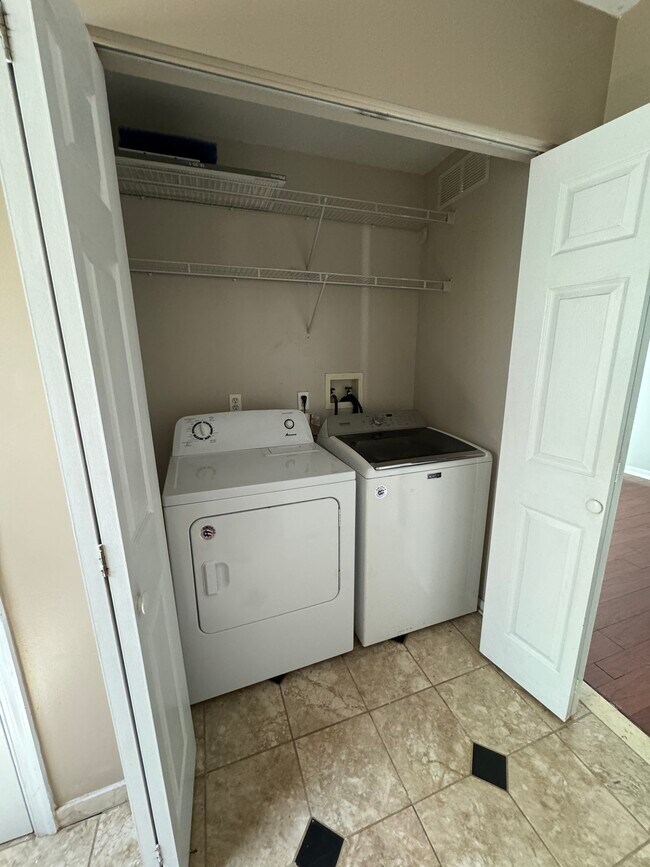 Building Photo - 415 S Zenia Ave