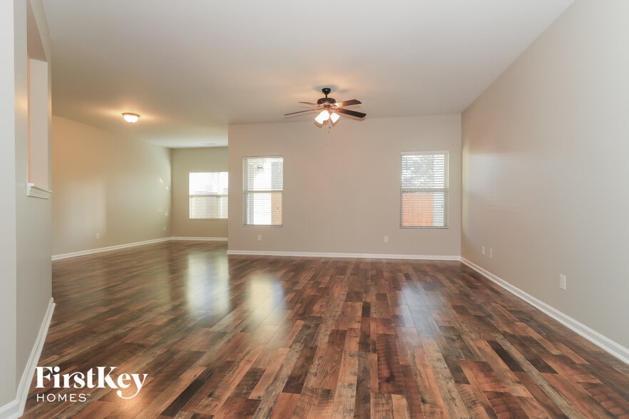 Building Photo - 109 Caledonian Cir