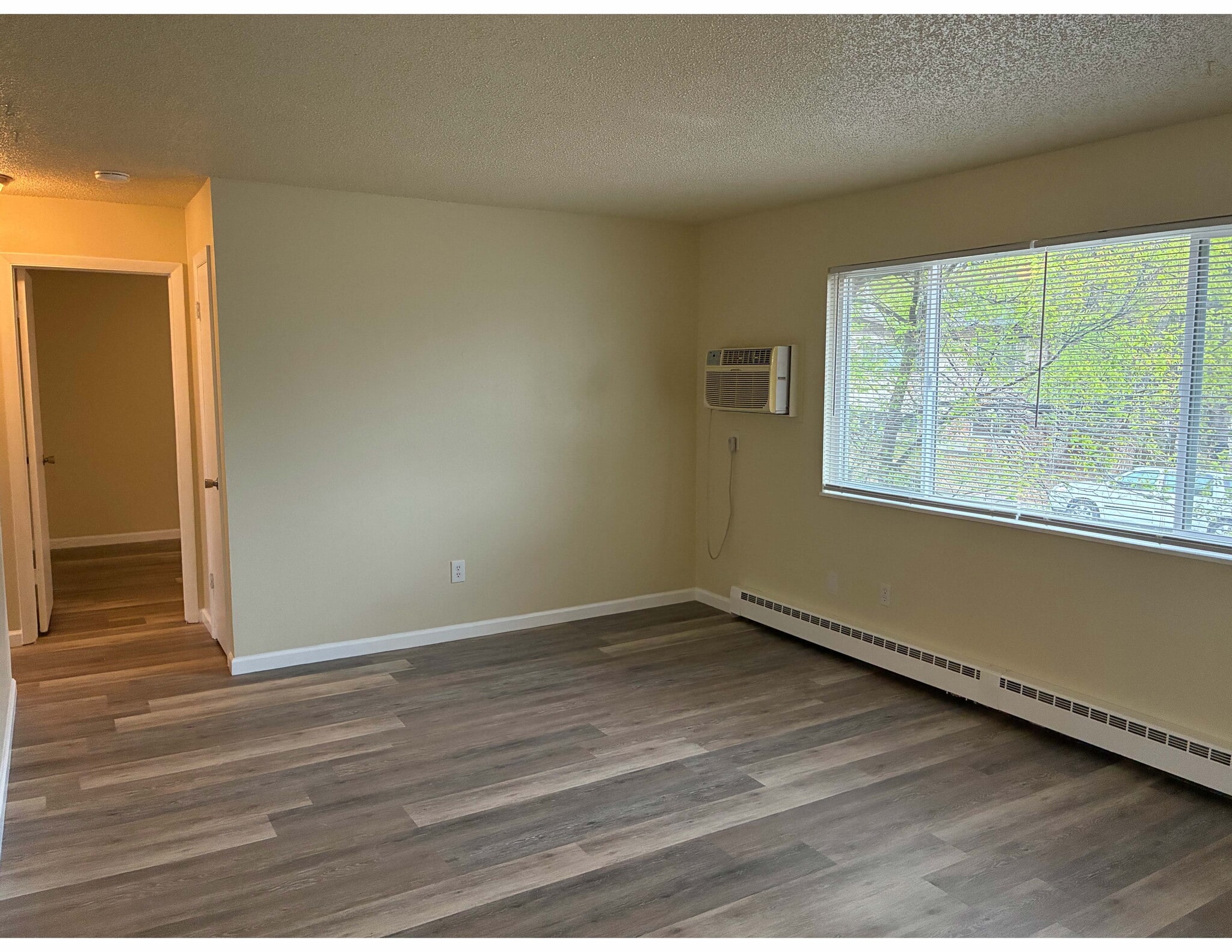 Living area - 4710 Scenic Cir