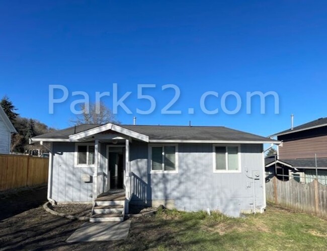 Building Photo - 3 bedroom 1.5 Bathroom Rambler in Tacoma!