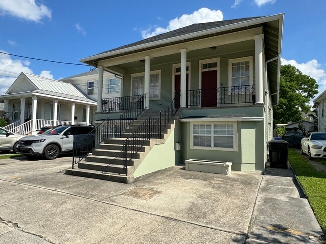 Building Photo - 913 Navarre Ave