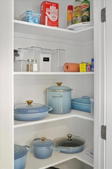 Building Photo - 1909 E Coral Tree Dr