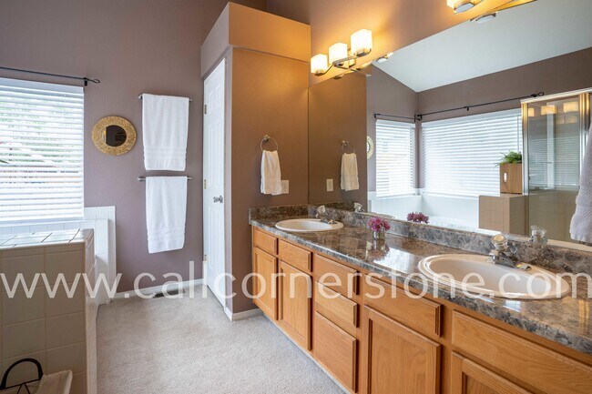 Building Photo - 6950 Highland Vista Dr