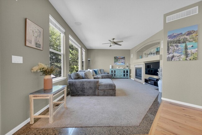 Building Photo - Welcome Home to this beautiful 5-bedroom h...