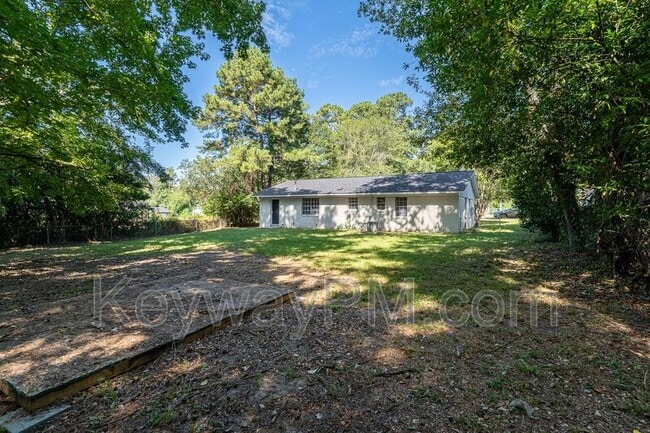 Building Photo - 3630 Columbine Dr