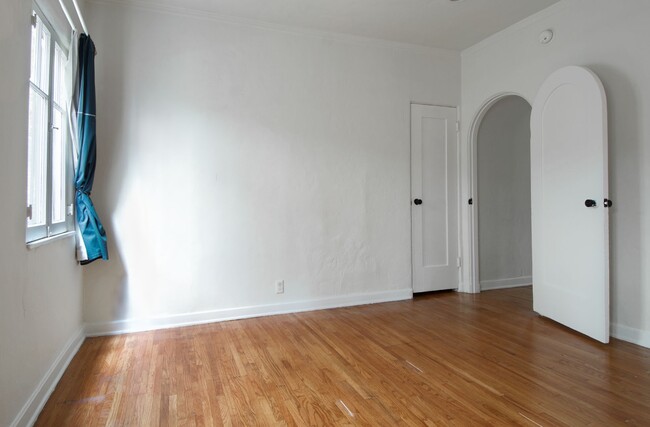 Building Photo - 035