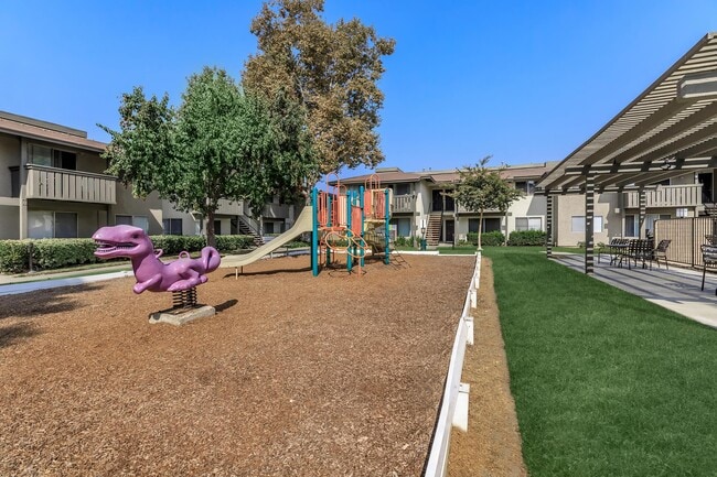 Building Photo - Meadowood Place Apartment Homes