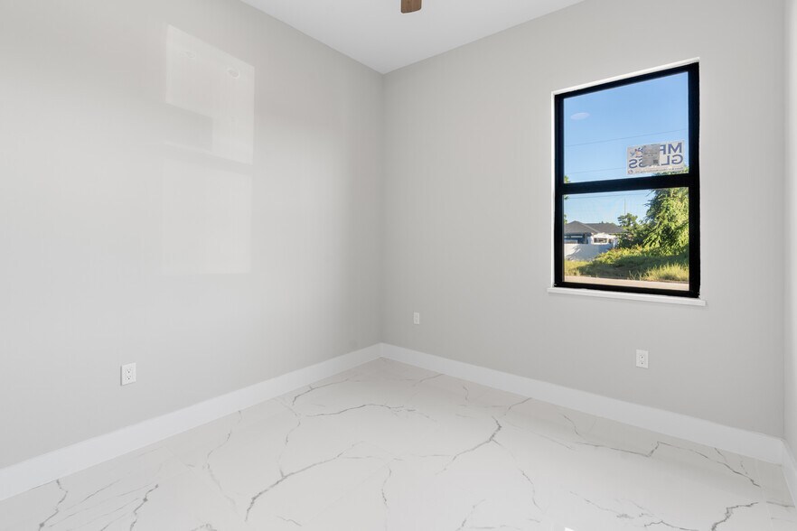 Building Photo - 2603 3rd St SW