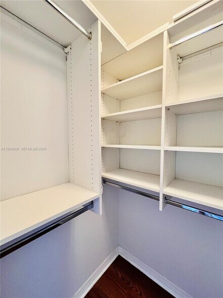 Building Photo - 253 Poinciana Island Dr