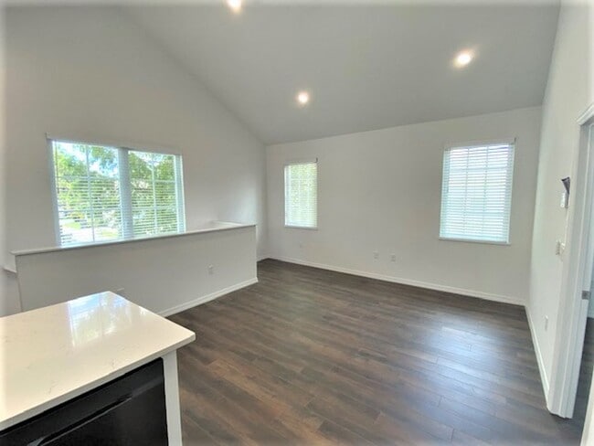 Building Photo - 1 Bedroom 1 Bath Garage apartment with attached 1 car garage