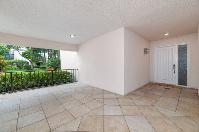 Building Photo - 1618 12 Oaks Way