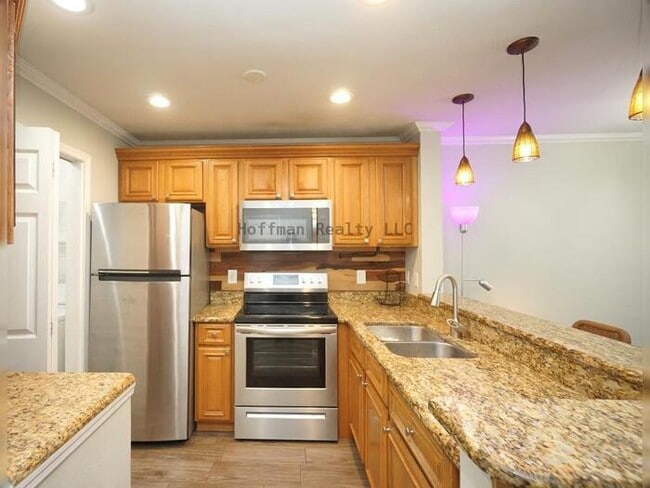 Building Photo - Beautiful 2-Bedroom Condo with Lake Views in Carrollwood