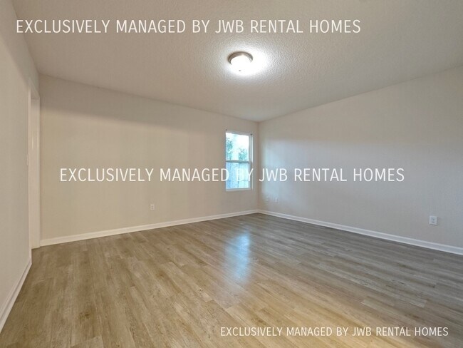 Building Photo - 3131 Thomas St