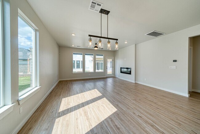 Building Photo - Beautiful property in Edmond
