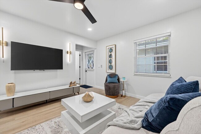 Building Photo - 800 Tropic Isle Dr