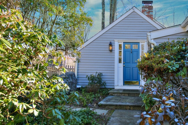 Building Photo - 562 Canoe Hill Rd