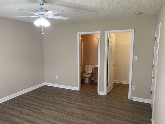 Building Photo - 4924 Aldersbrook Dr