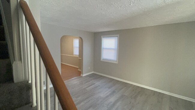 Building Photo - 3 Bedroom SemiDetached home