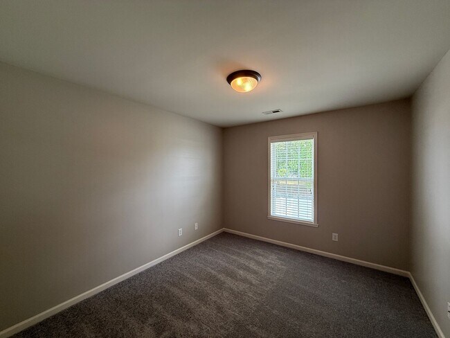 Building Photo - 2403 Mid Salem Dr