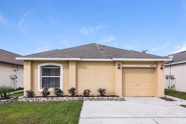 Building Photo - 5919 Lake Front Dr