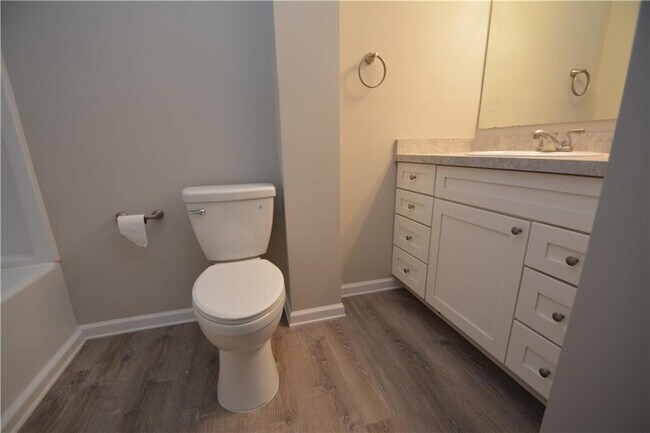 Building Photo - 28 Candlewood Dr
