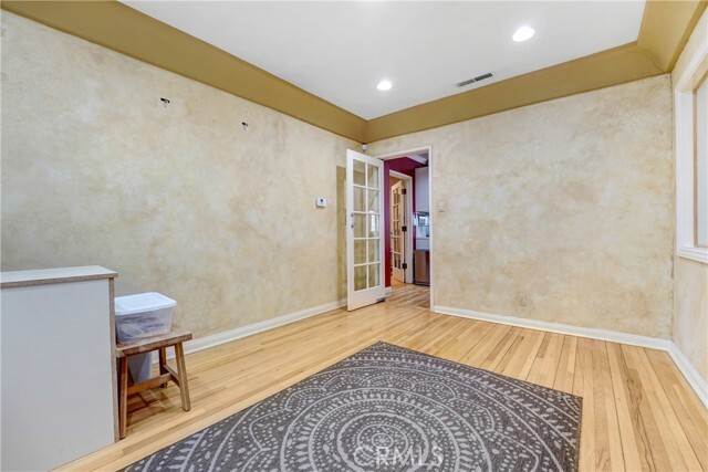 Building Photo - 10915 White Oak Ave