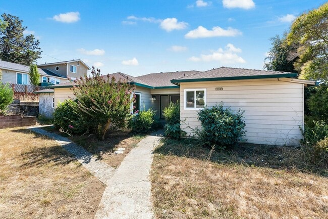 Primary Photo - 4639 James Ave