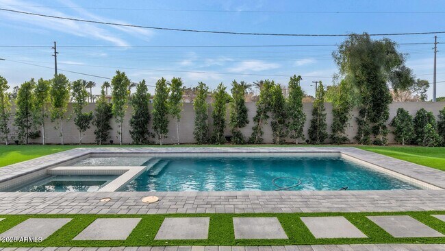 Building Photo - 6039 E Calle Camelia