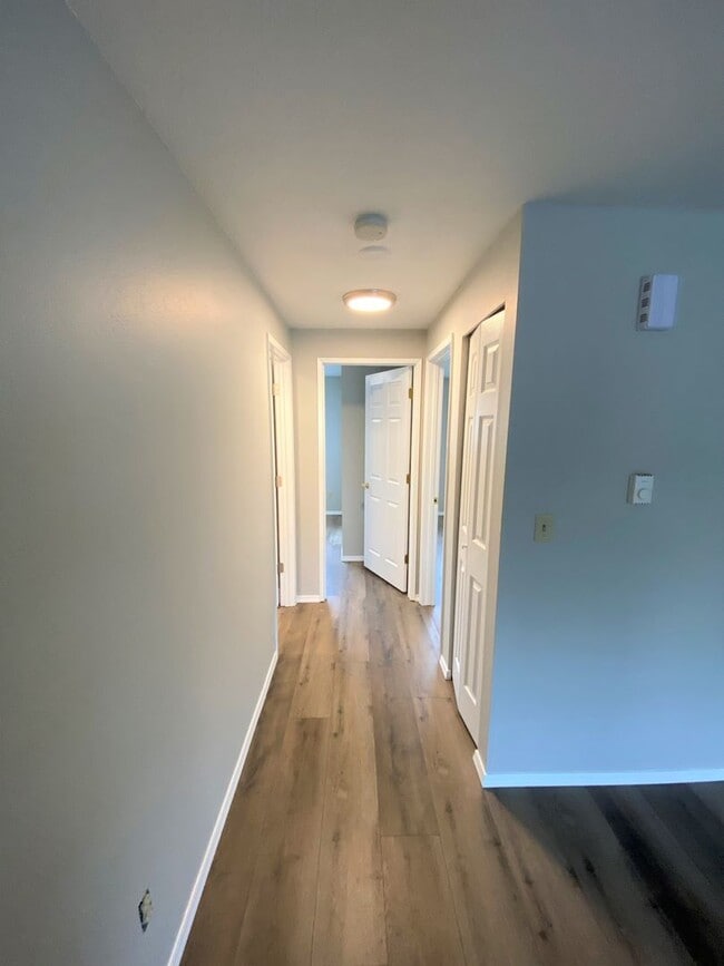 Building Photo - Beautifully Updated Ground-Level 2-Bedroom!
