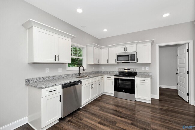 Building Photo - 1711 Golf Club Ln NW