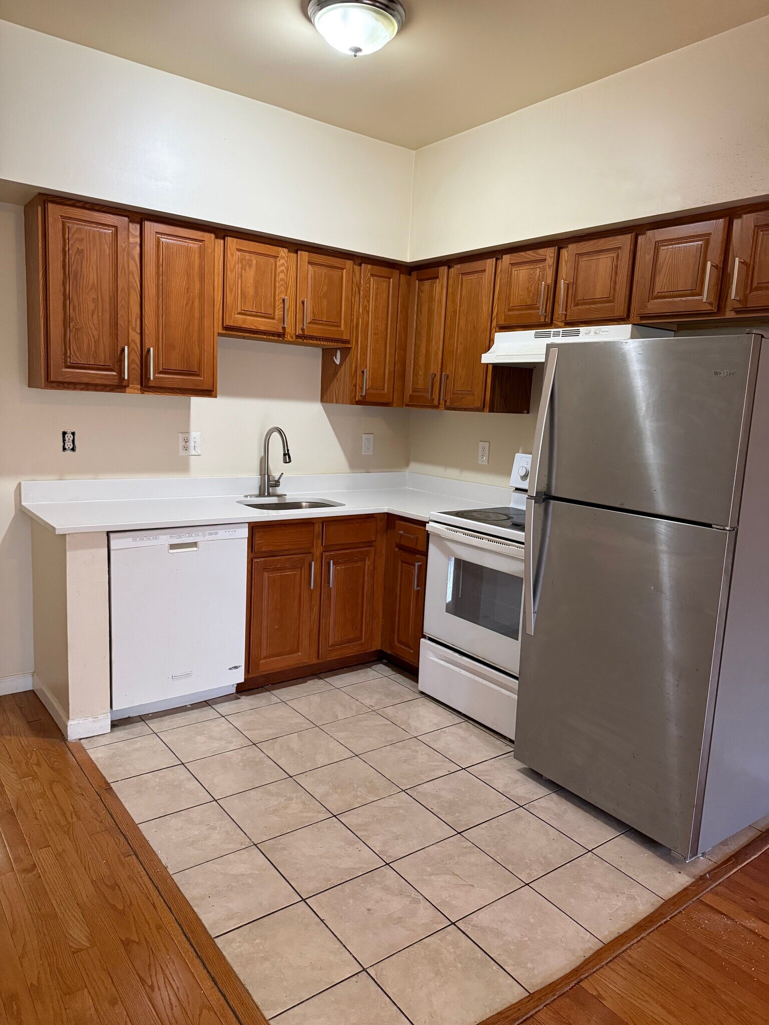 Kitchen - 906 Whitelock St
