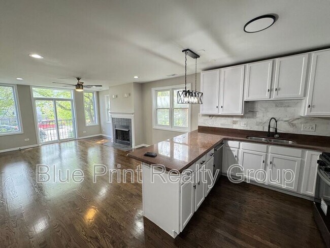 Building Photo - 5438 S Indiana Ave