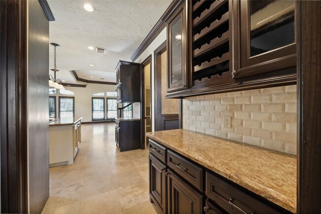 Building Photo - 30 N Palmiera Cir
