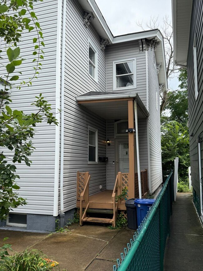 Building Photo - 2121 Eggers St
