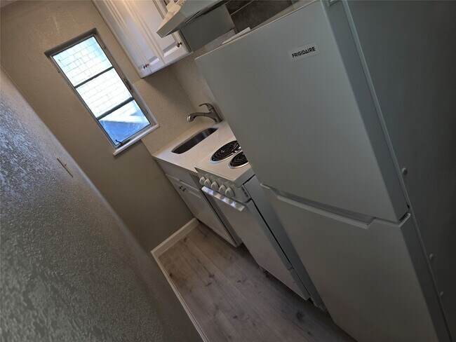 Building Photo - 2501 Yoakum Blvd