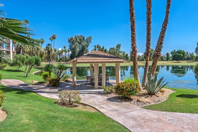 Building Photo - 900 Island Dr