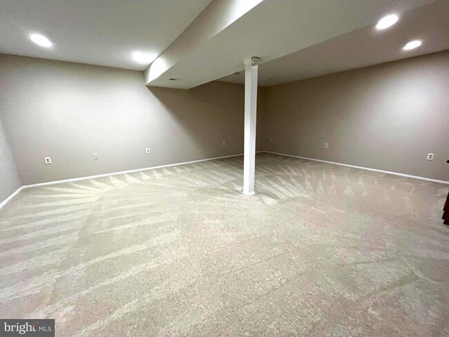 Building Photo - 15705 Anamosa Dr