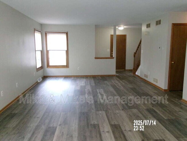 Primary Photo - 3365 S 113th St