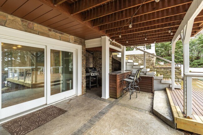 Building Photo - Stunning 5-Bed, 4.5-Bath Custom Home on Du...