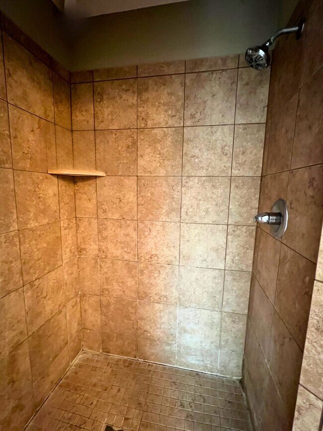 Building Photo - 3-Bedroom, 2-Bath Home with Pool Access an...