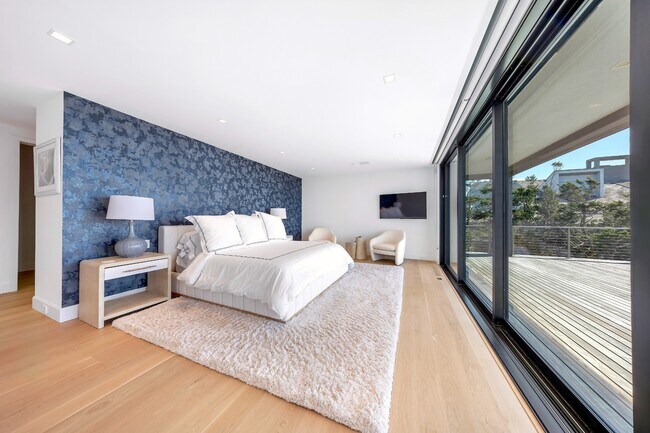 Building Photo - 345 Dune Rd