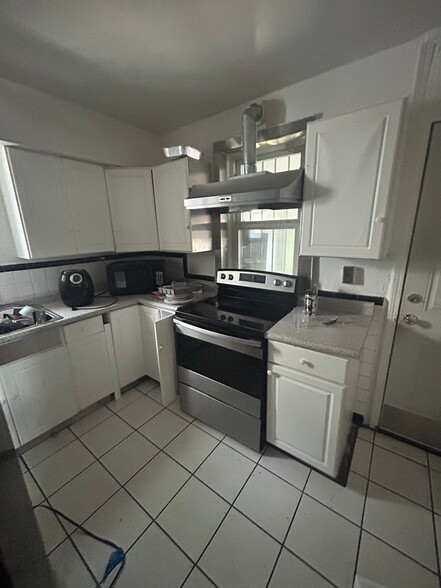 Building Photo - 2218 Farrar St