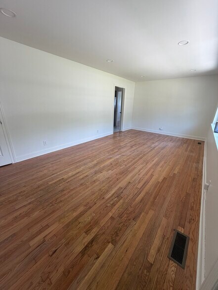 Building Photo - 1438 Ely Rd