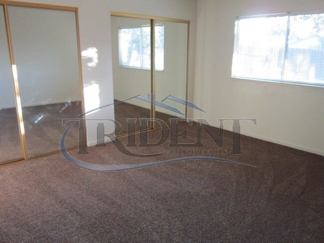Building Photo - 970-972 Crisp Dr
