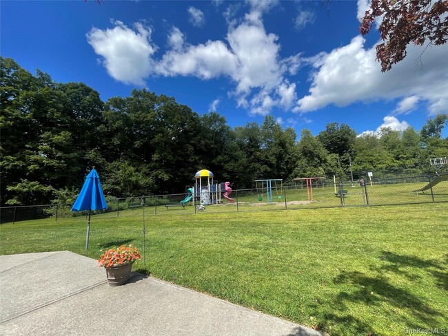 Building Photo - 1203 Village Dr