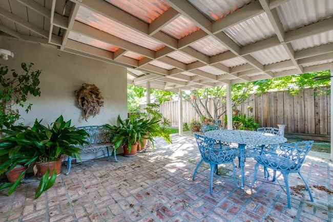 Building Photo - 1534 Crespi Dr