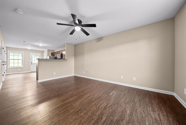 Building Photo - 148 Center Pointe Dr