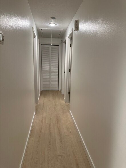 Building Photo - 6065 SW 68th Ct