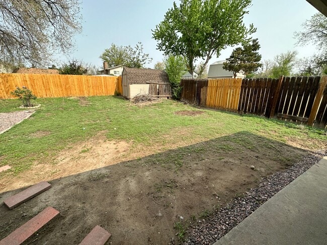 Building Photo - 4 BED 2 BATH HOME CLOSE TO PETERSON AFB & SCHRIEVER AFB!